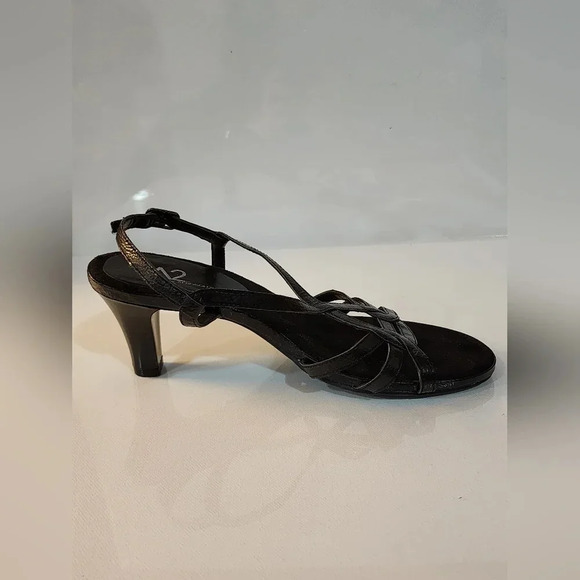 A2 by Aerosoles brand black sandals with criss-cross straps Size 7 - Picture 8 of 9